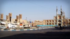 Wieże wiatrowe i meczet w Yazd, środkowy Iran